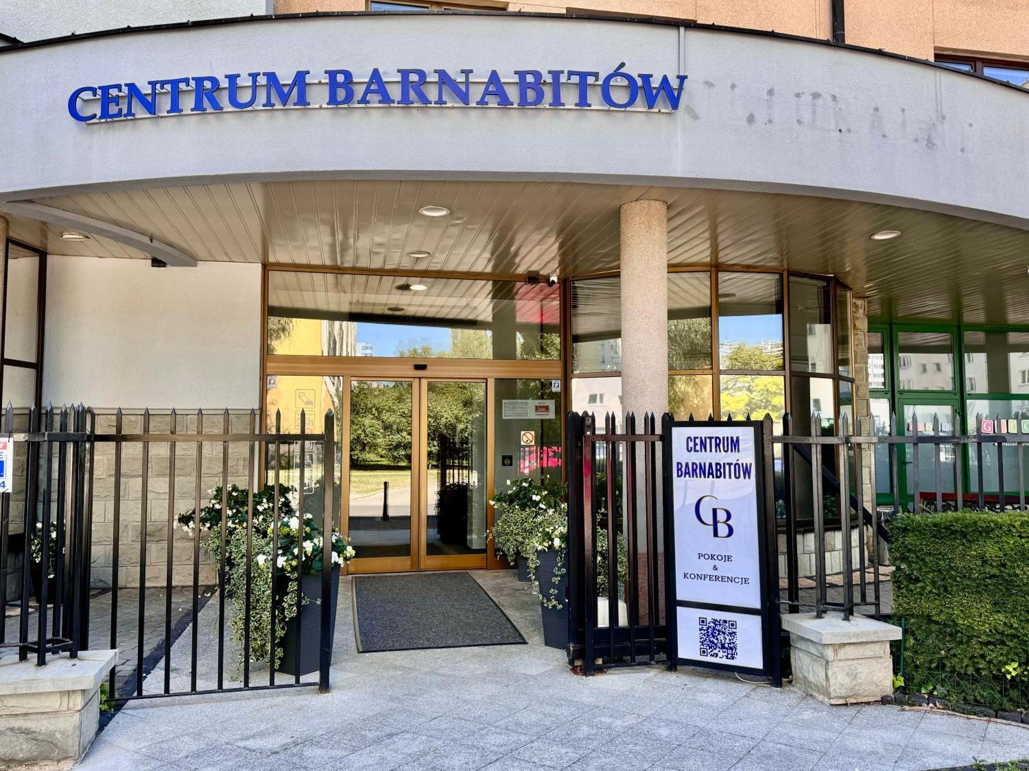 Centrum Barnabitow Варшава Экстерьер фото
